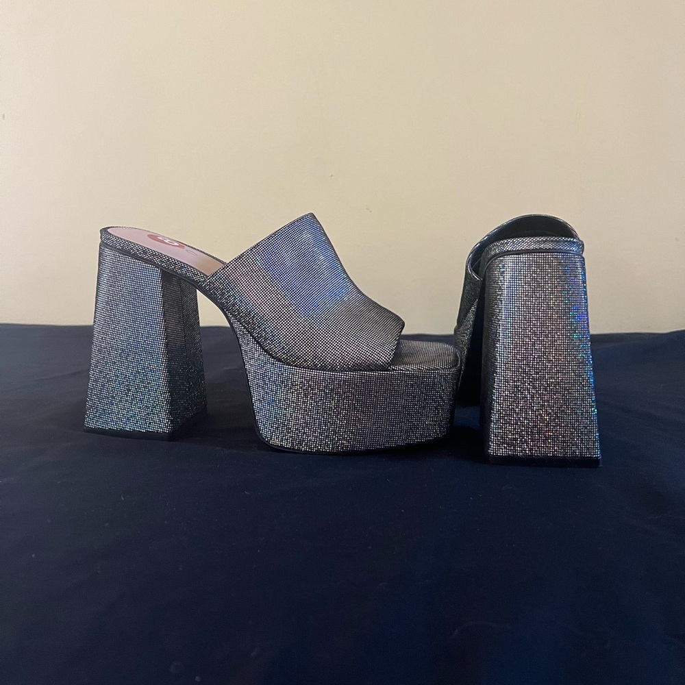 Aldo Xillenia Heel in Silver Size 8 - Picture 2 of 4